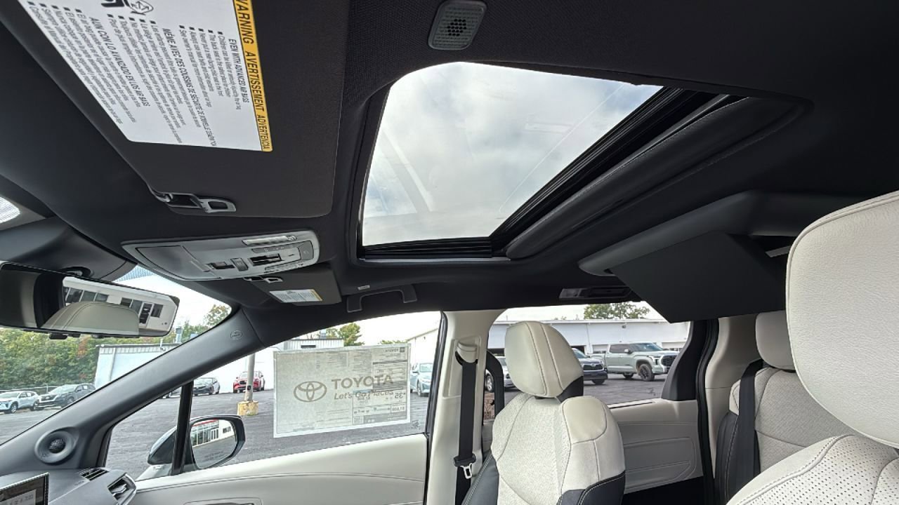 New 2025 Toyota Sienna Limited image 29