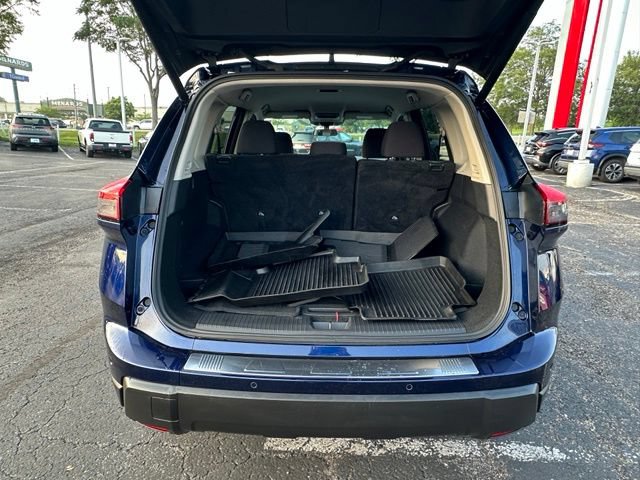 Certified 2025 Nissan Rogue SV AWD/4WD image 14