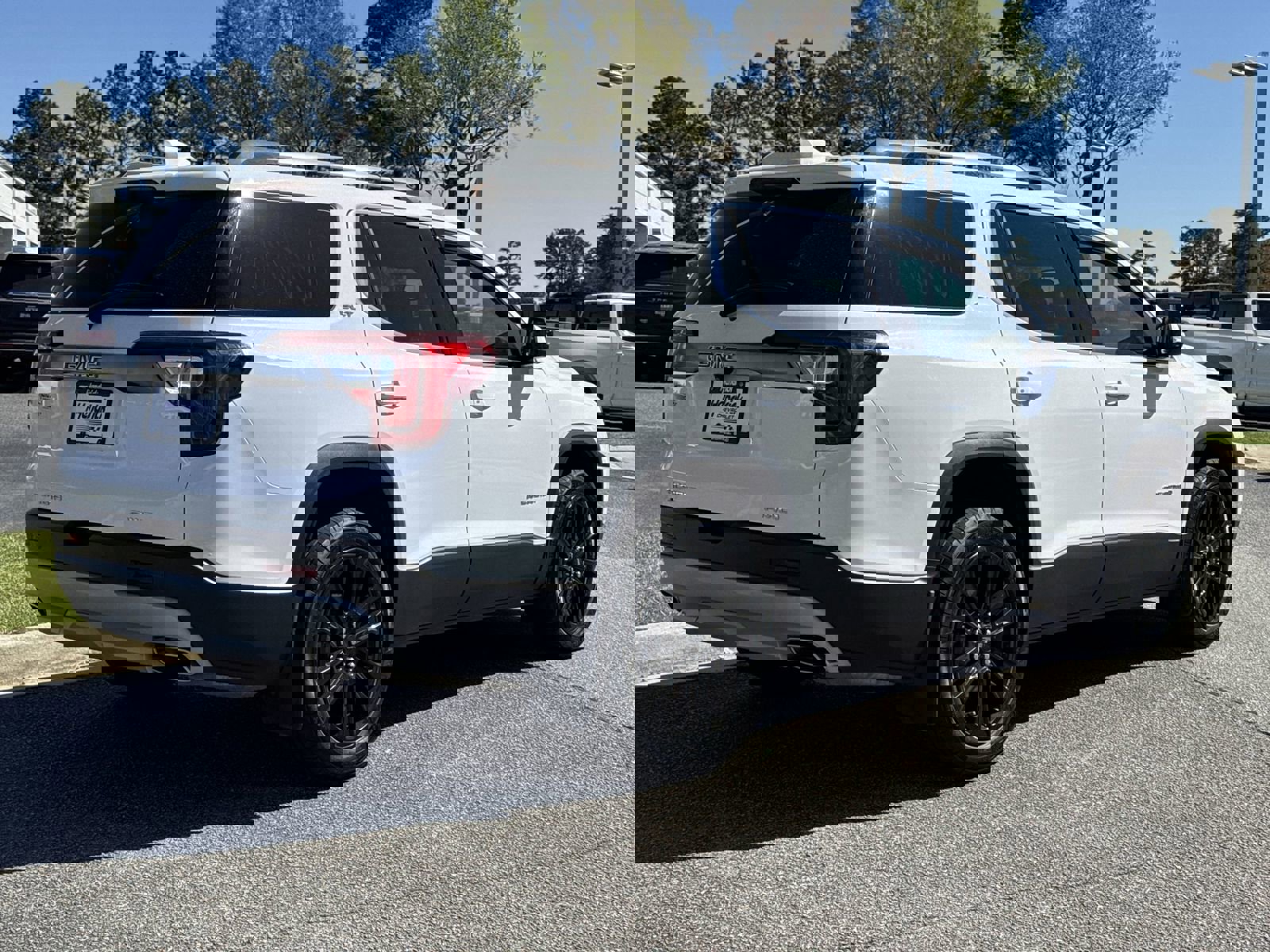 Used 2023 GMC Acadia SLT w/ Technology Package image 10