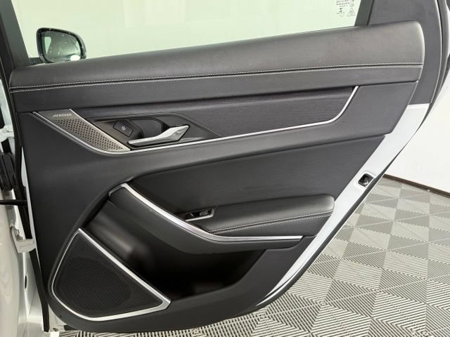 Certified 2023 Jaguar XF R-Dynamic SE AWD/4WD image 19