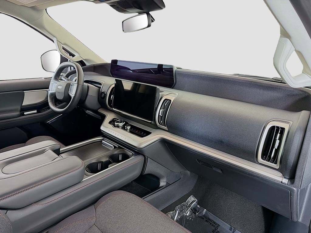 Used 2025 Ford Expedition Active image 19
