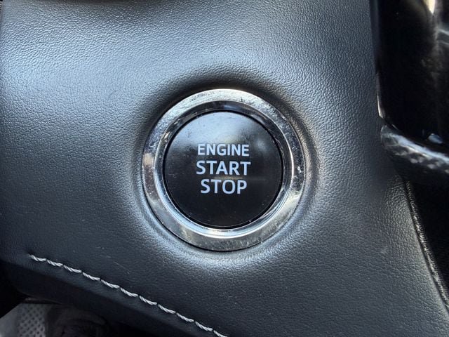 Used 2022 Toyota Highlander XSE FWD image 19