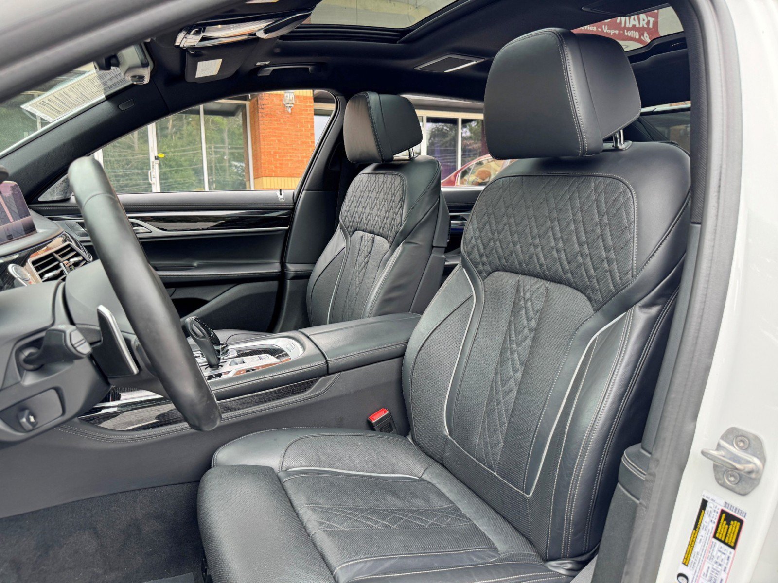 Used 2020 BMW 750i xDrive w/ Executive Package AWD/4WD image 44