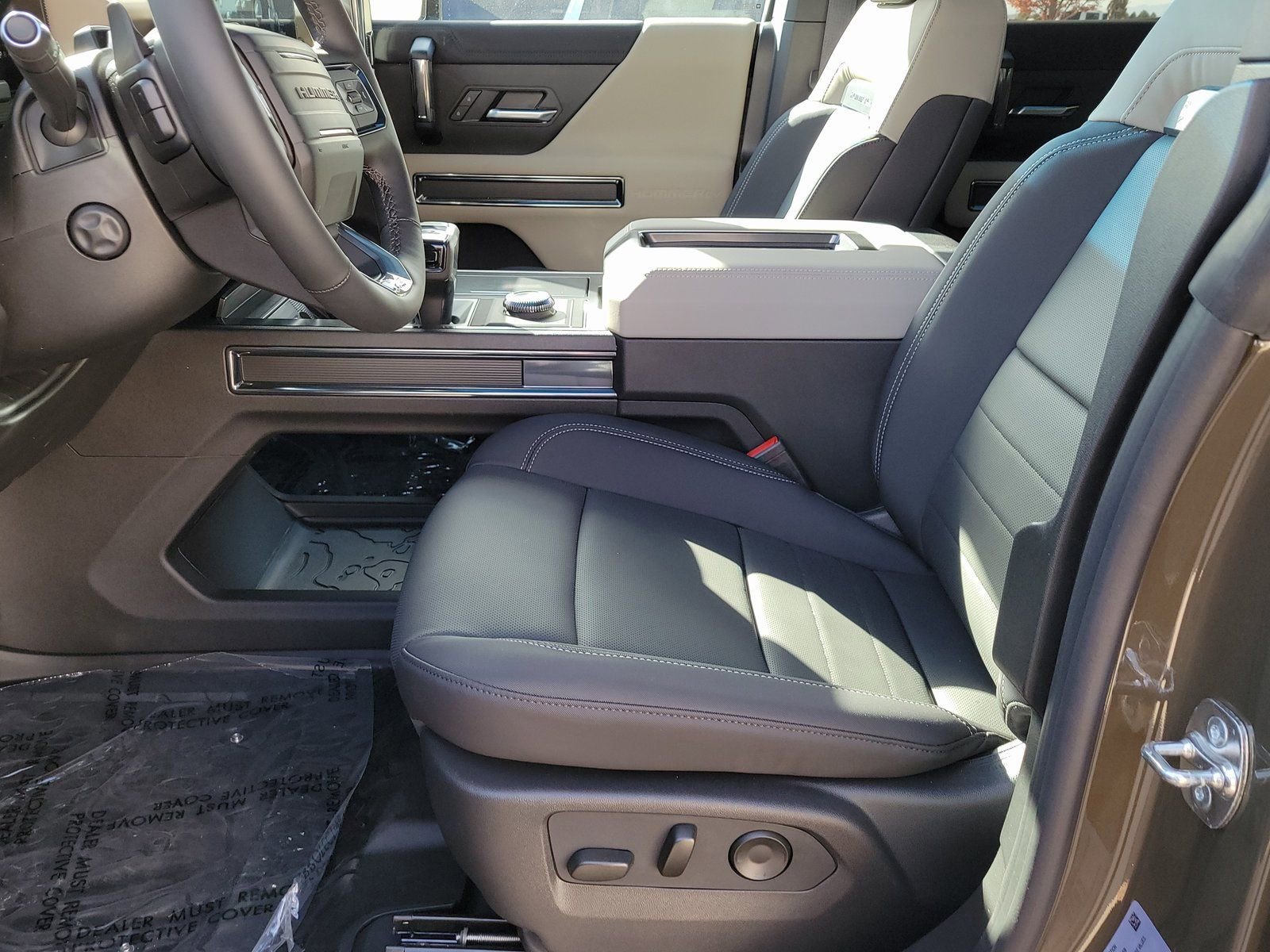 New 2026 GMC Hummer EV SUV w/ LPO, Dark Essentials Package image 9