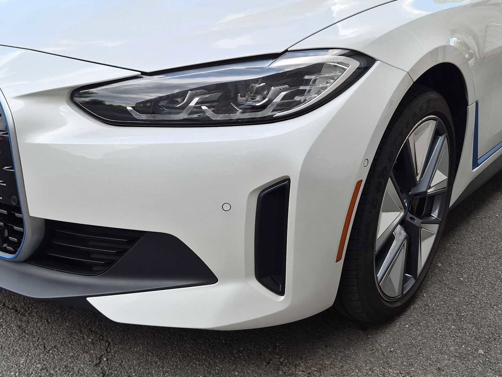 Used 2023 BMW i4 eDrive35 RWD image 11