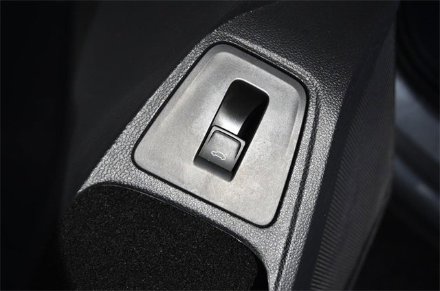 Certified 2024 Volkswagen Tiguan SE image 9