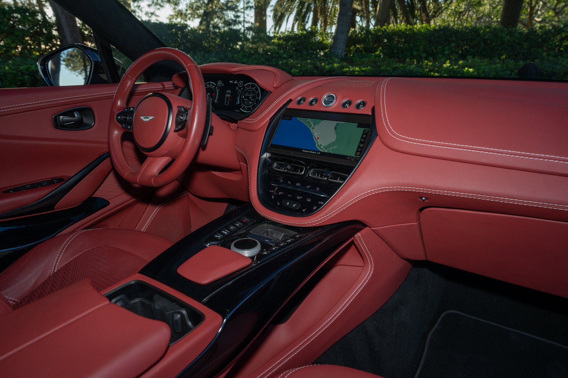 Used 2022 Aston Martin DBX image 14