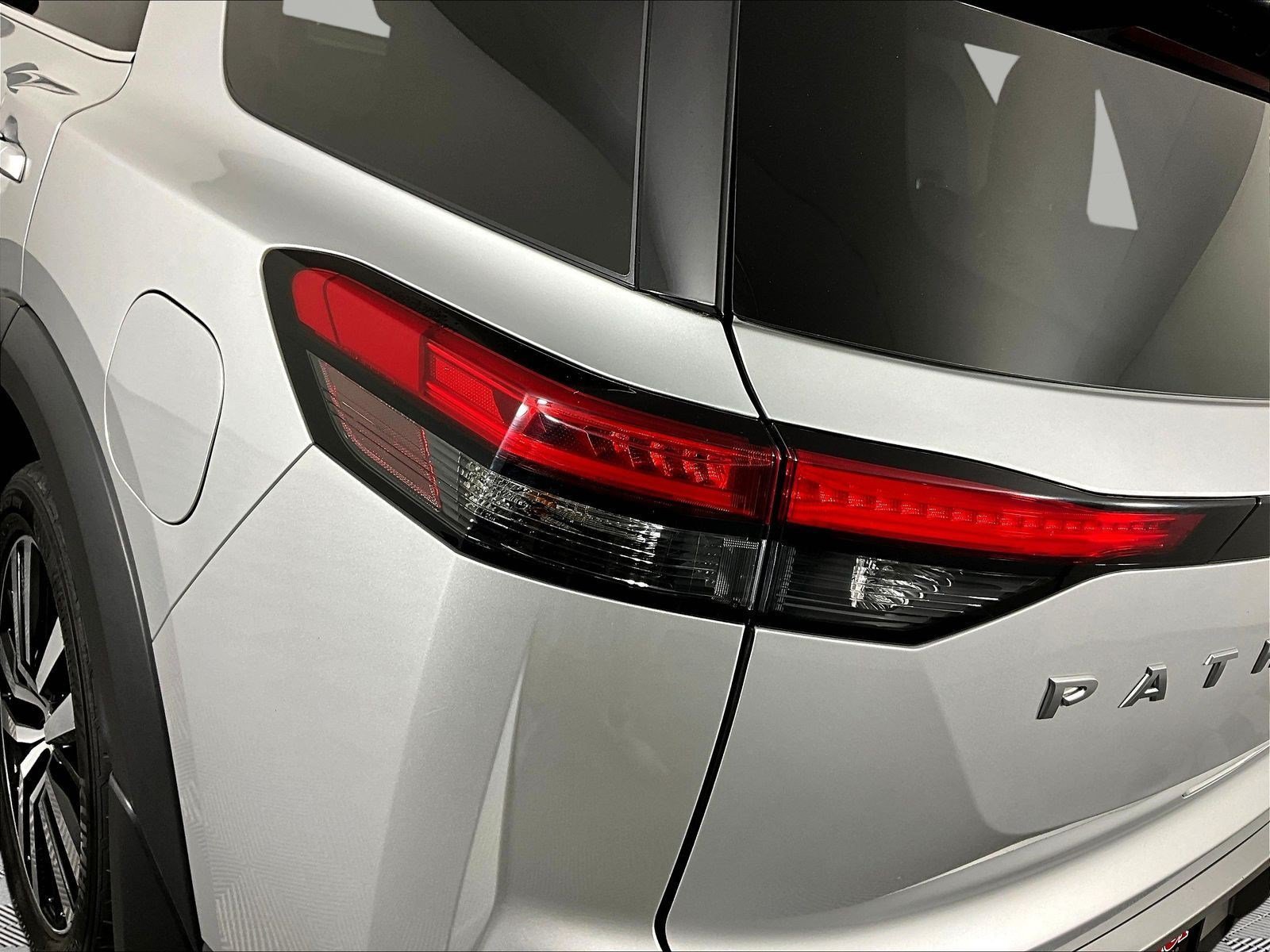 Certified 2023 Nissan Pathfinder Platinum FWD image 23