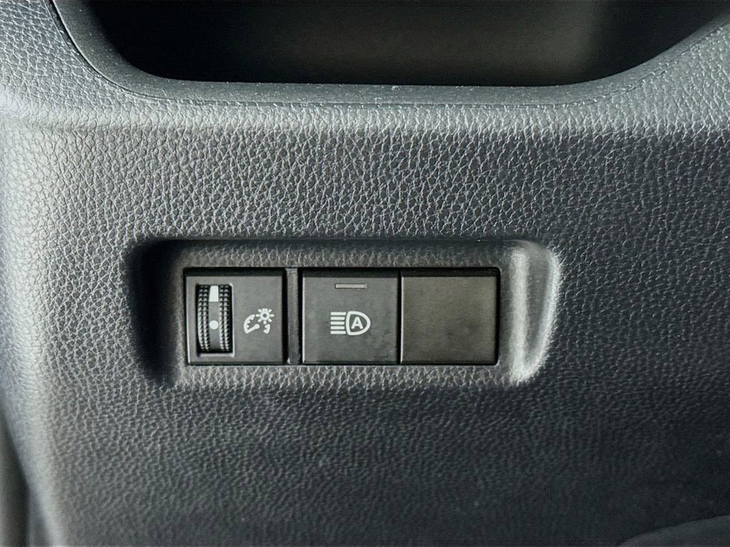 Used 2022 Toyota RAV4 LE image 9