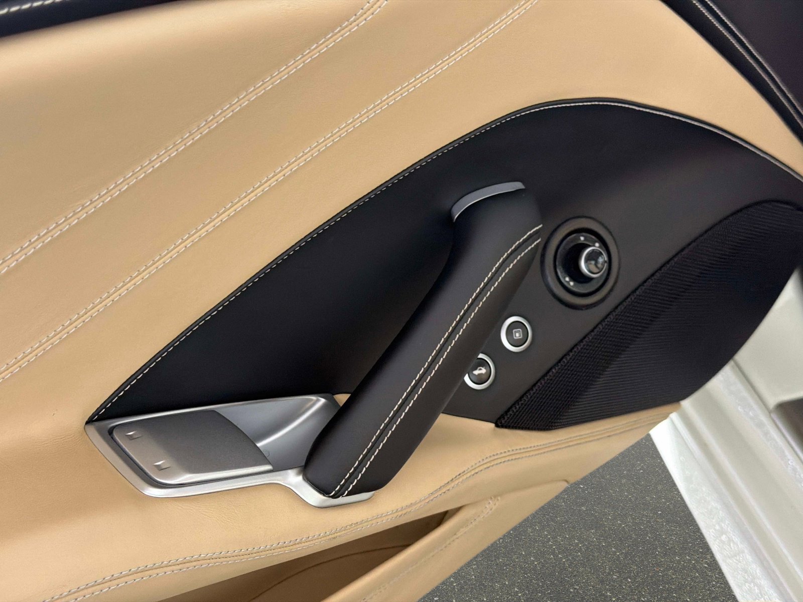 Used 2016 Ferrari California T image 29