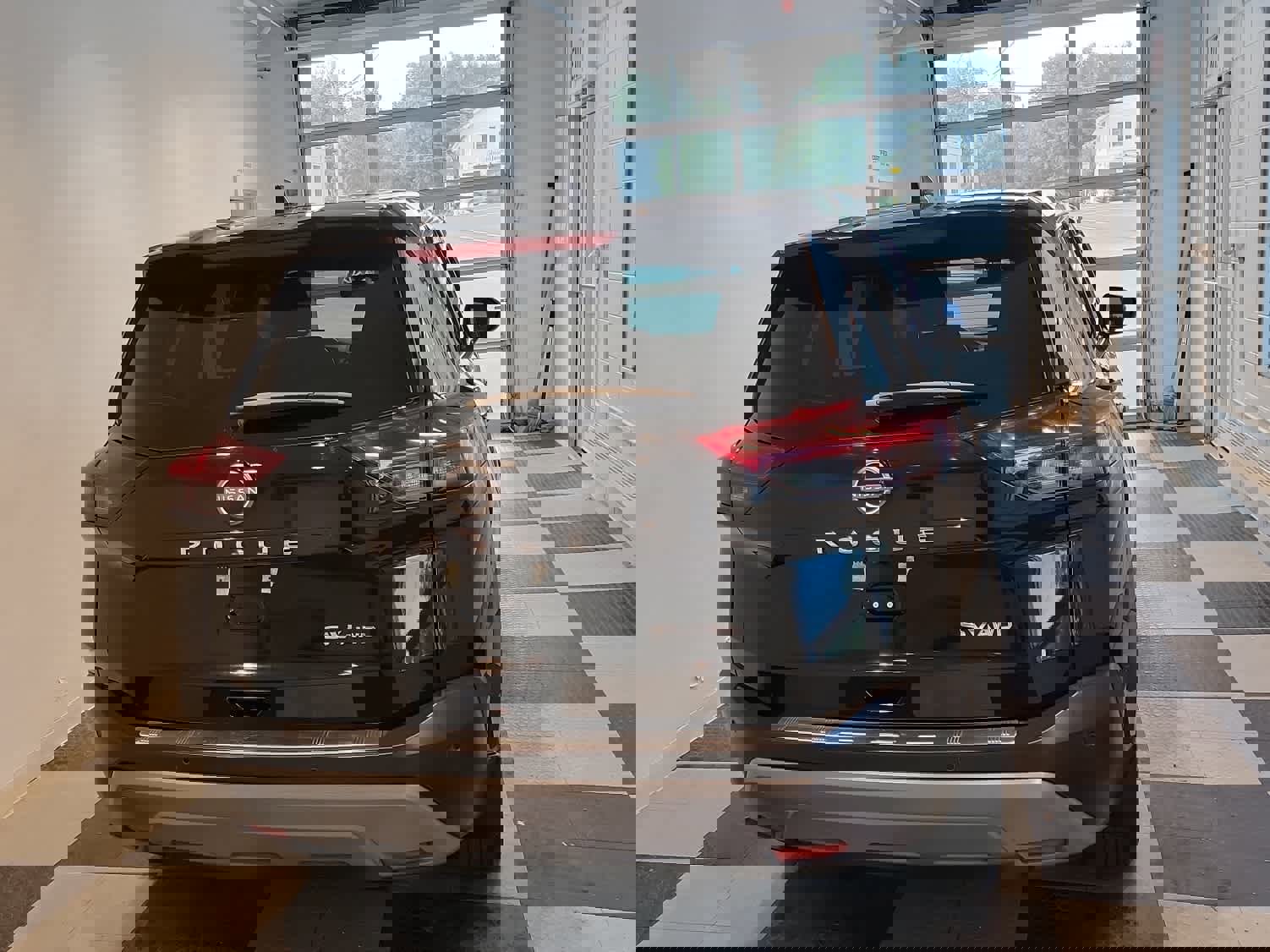 Used 2022 Nissan Rogue SV image 4