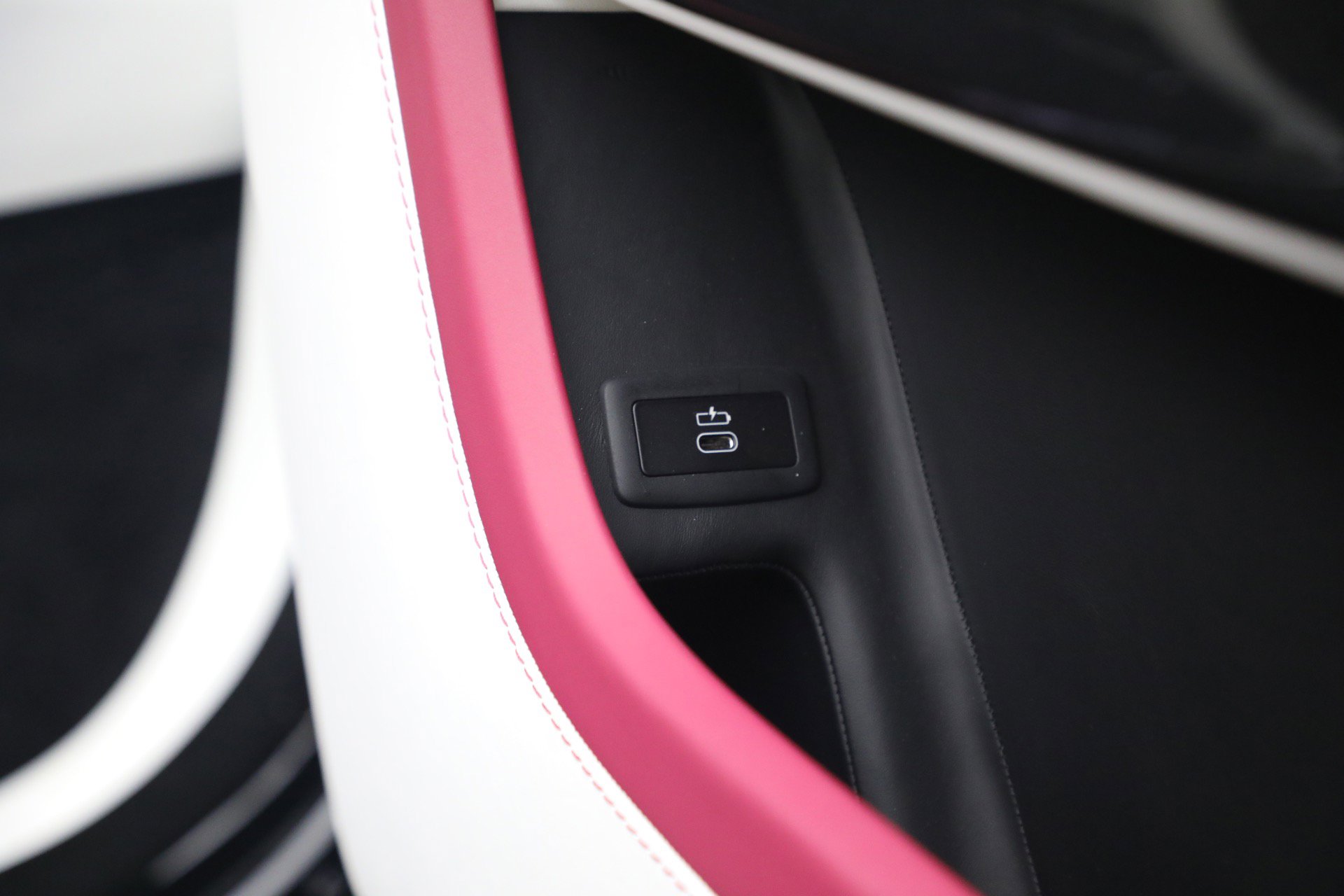 Certified 2025 Rolls-Royce Cullinan Black Badge image 42