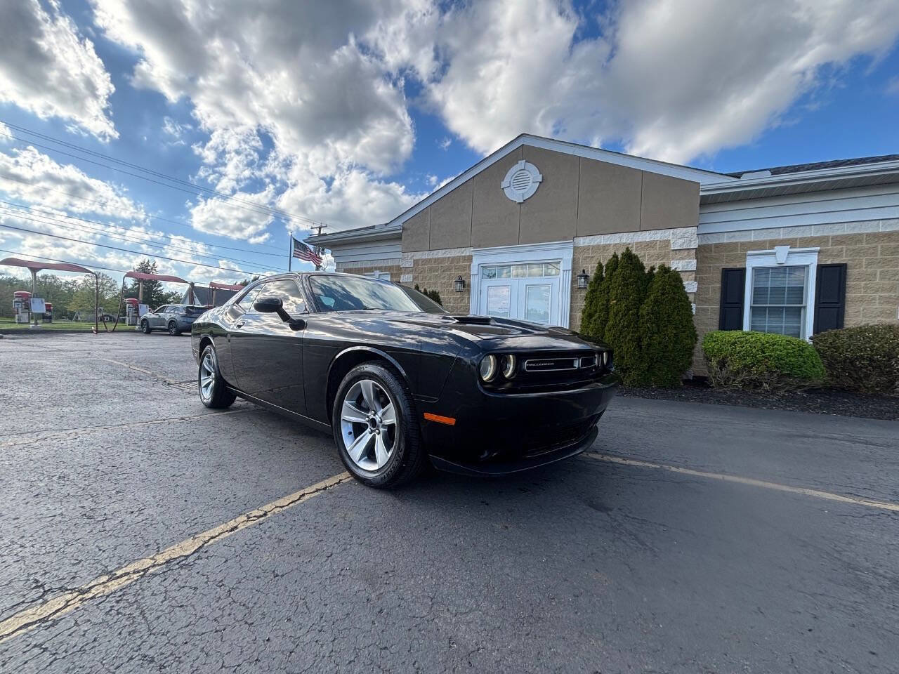 Used 2015 Dodge Challenger SXT RWD image 6