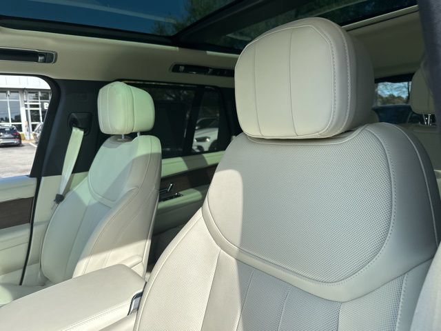 Used 2025 Land Rover Range Rover SE AWD/4WD image 15