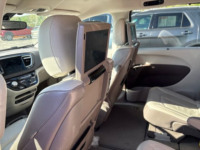 Used 2018 Chrysler Pacifica Touring-L Plus FWD image 10