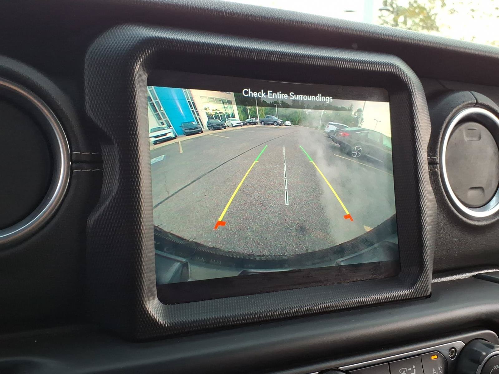 Used 2020 Jeep Wrangler Unlimited Sahara AWD/4WD image 19