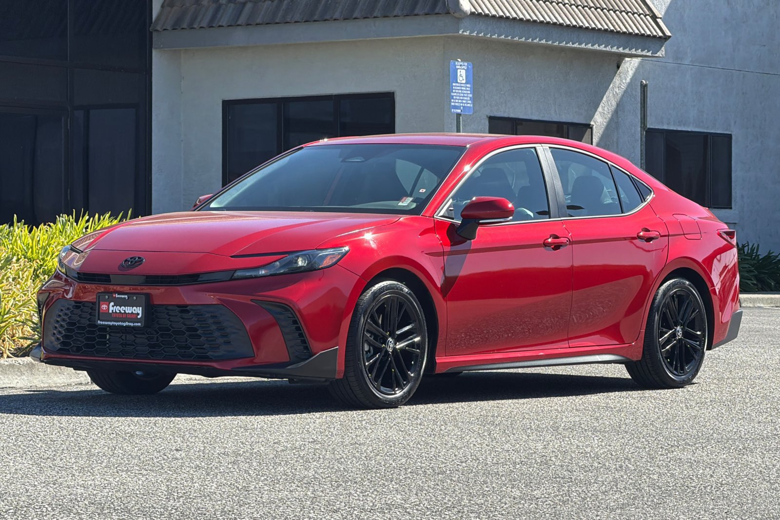 Used 2026 Toyota Camry SE FWD image 9