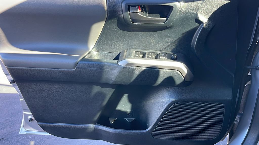 Used 2016 Toyota Tacoma SR5 image 29