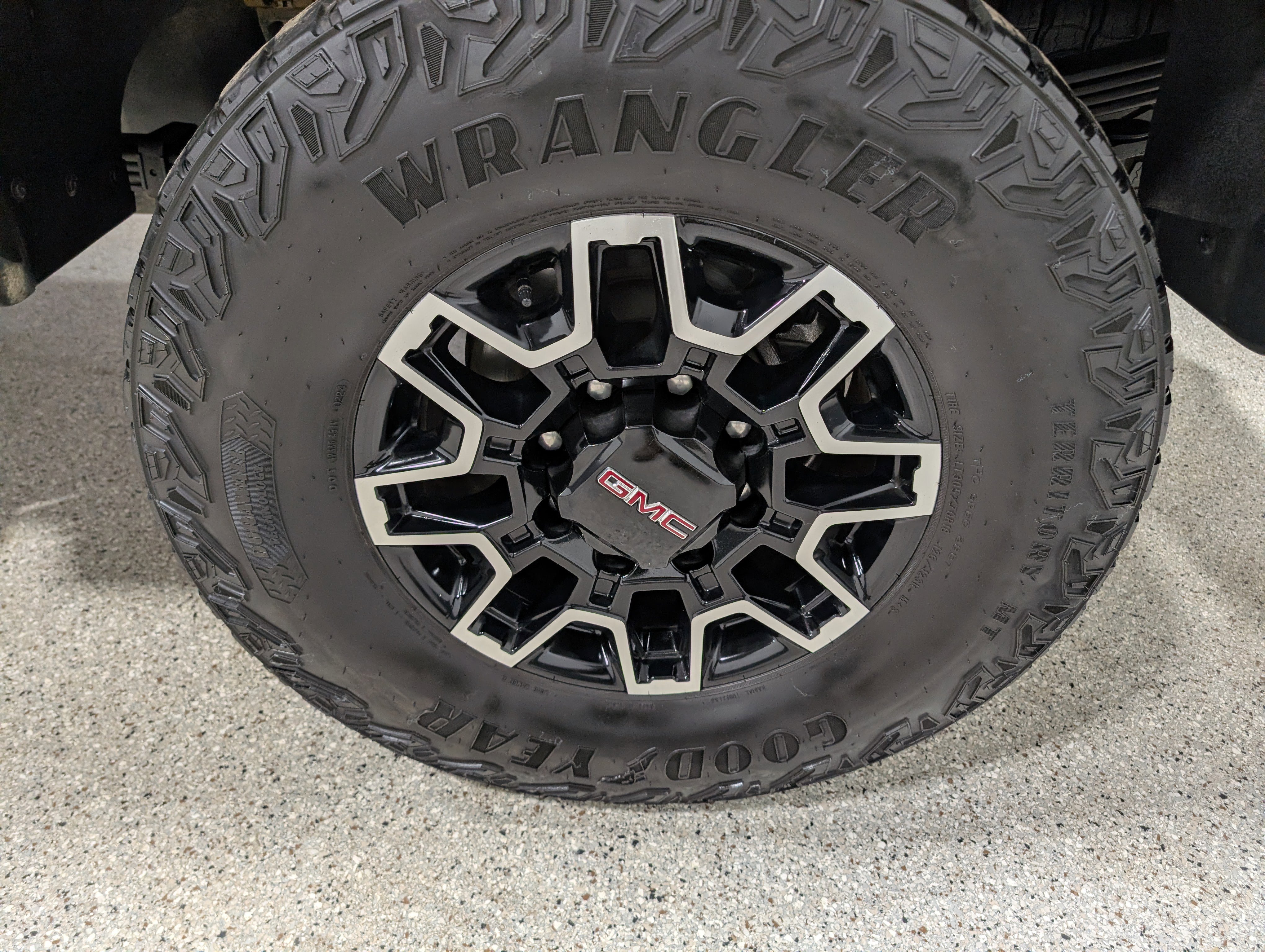 Used 2024 GMC Sierra 2500 AT4X AWD/4WD image 13