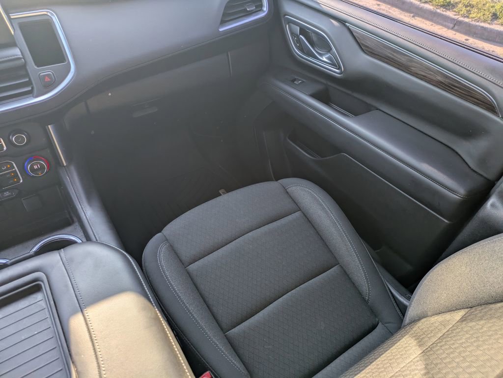 Used 2021 Chevrolet Suburban LS RWD image 16