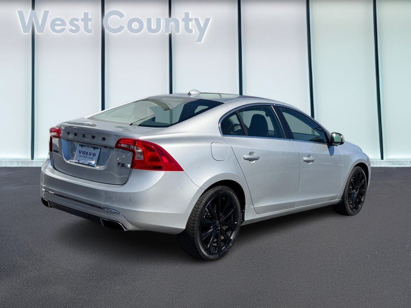 Used 2016 Volvo S60 T5 Inscription Platinum FWD image 4
