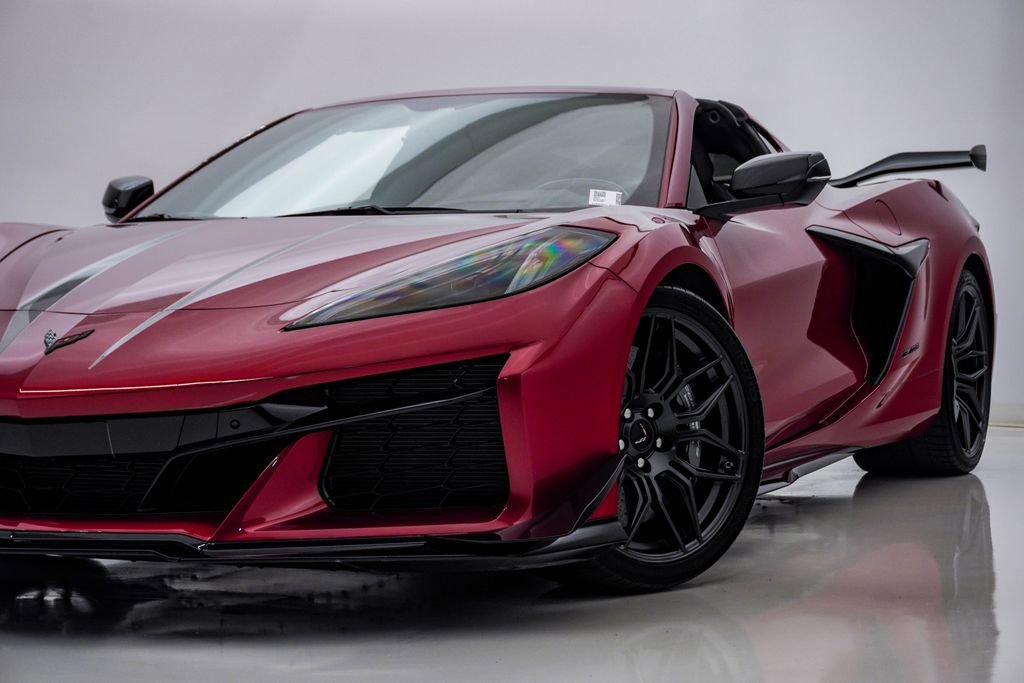 Used 2023 Chevrolet Corvette Z06 w/ Z07 Performance Package RWD image 2