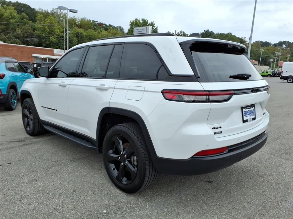 Used 2023 Jeep Grand Cherokee Altitude image 6