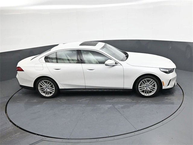 Used 2024 BMW 530i w/ Convenience Package image 17