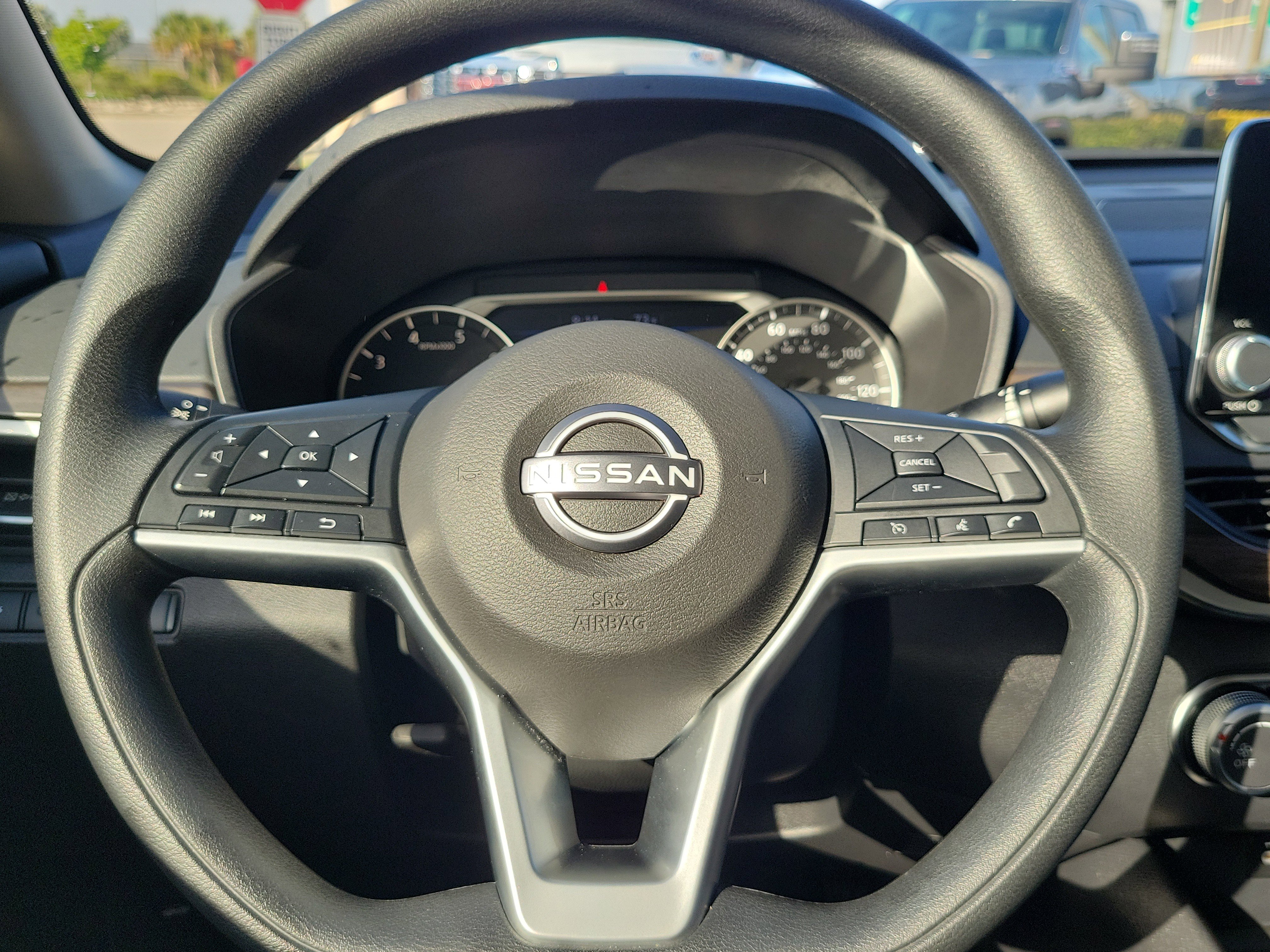 Used 2025 Nissan Altima 2.5 SV image 17