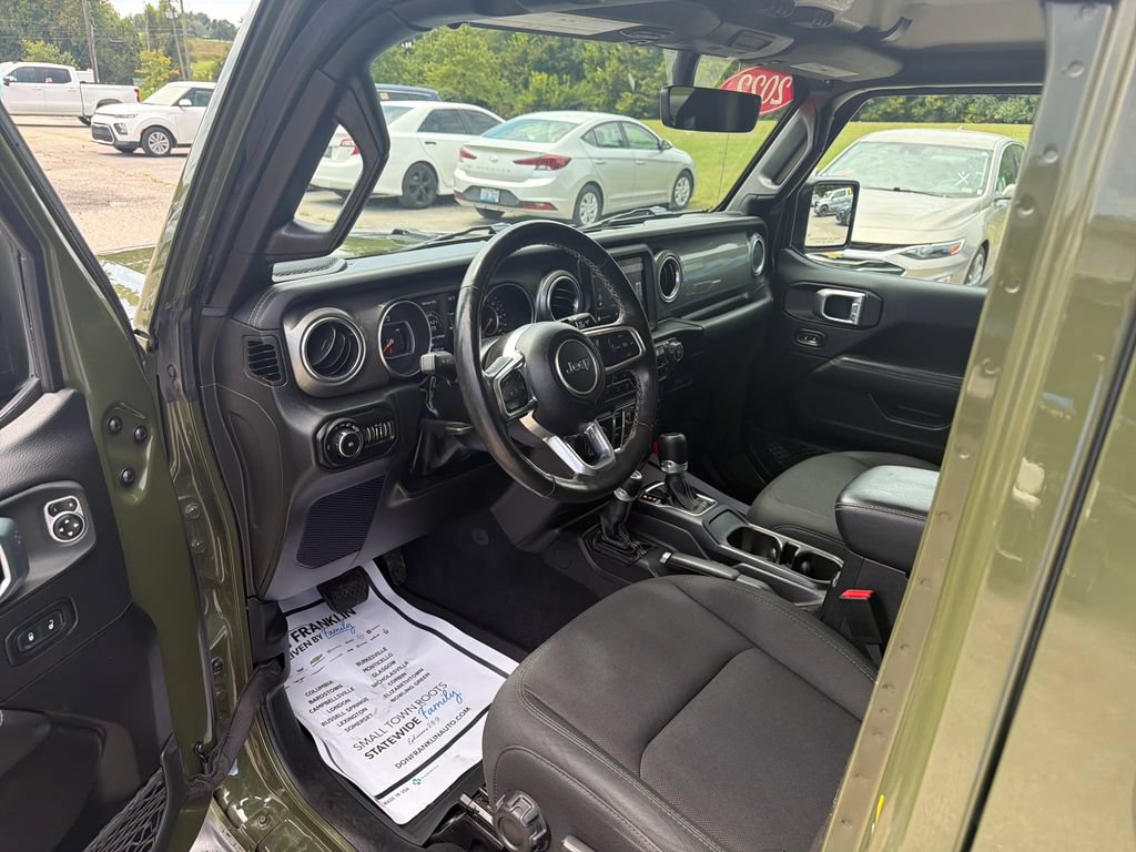 Used 2022 Jeep Wrangler Unlimited Sahara w/ Dual Top Group AWD/4WD image 16