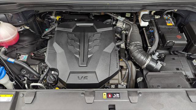Used 2024 Kia Carnival LX image 30