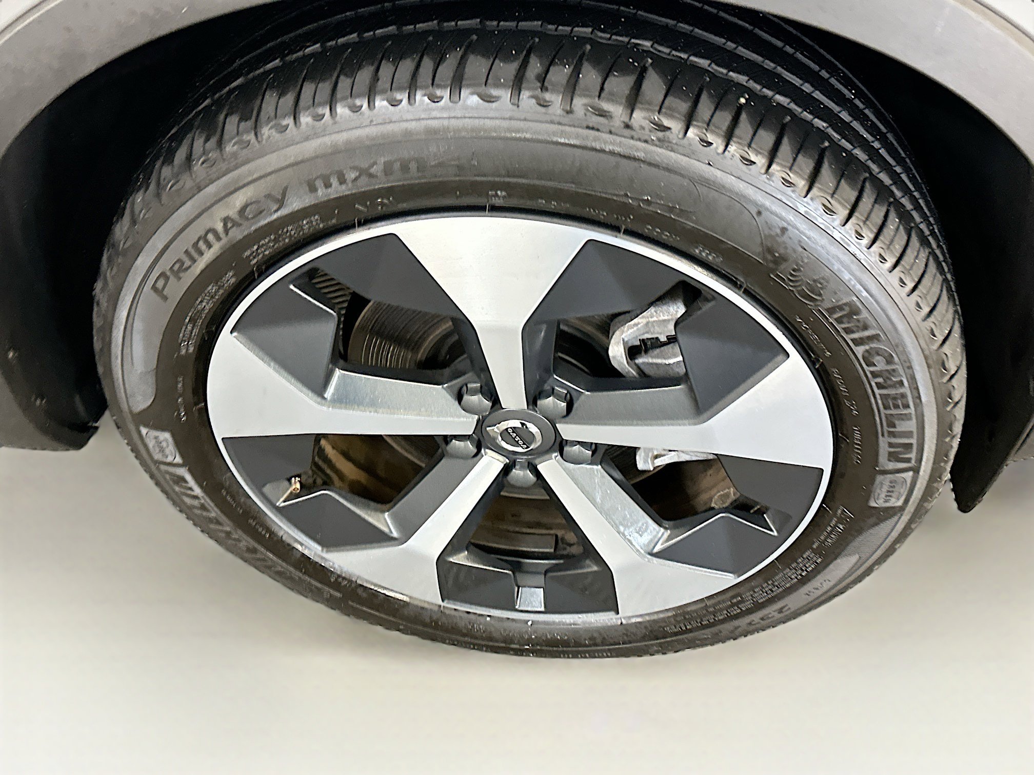 Used 2025 Volvo XC40 B5 Plus image 11