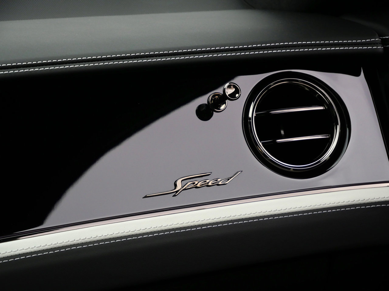 Used 2025 Bentley Flying Spur Plug-In Hybrid AWD/4WD image 25