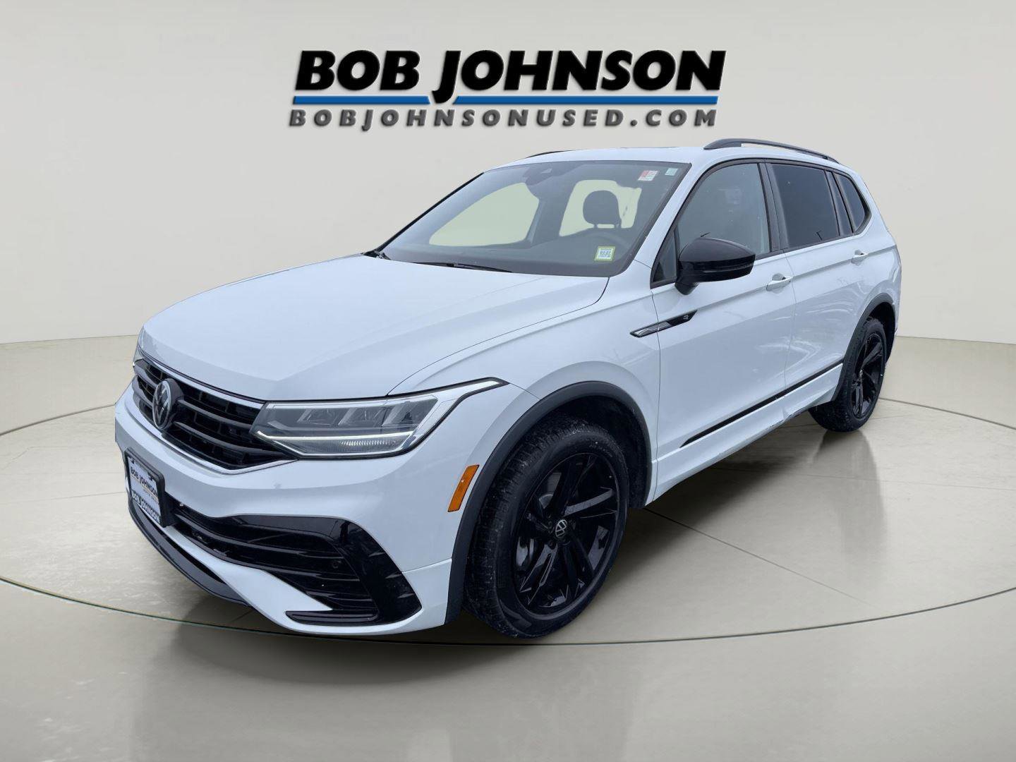 Used 2023 Volkswagen Tiguan SE R-Line image 3