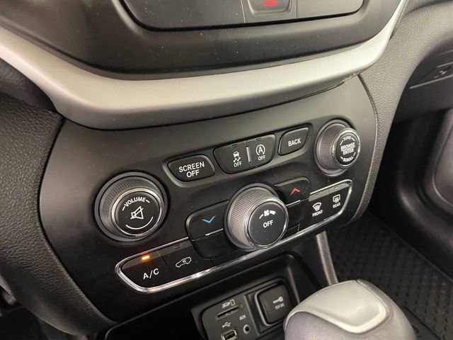 Used 2018 Jeep Cherokee Latitude Plus w/ Cold Weather Group image 8