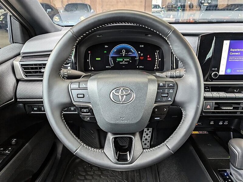 Used 2025 Toyota Camry SE w/ Convenience Package FWD image 19