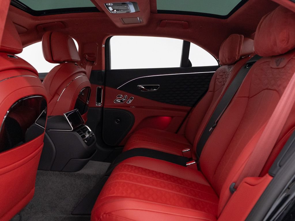 Used 2025 Bentley Flying Spur Plug-In Hybrid AWD/4WD image 24