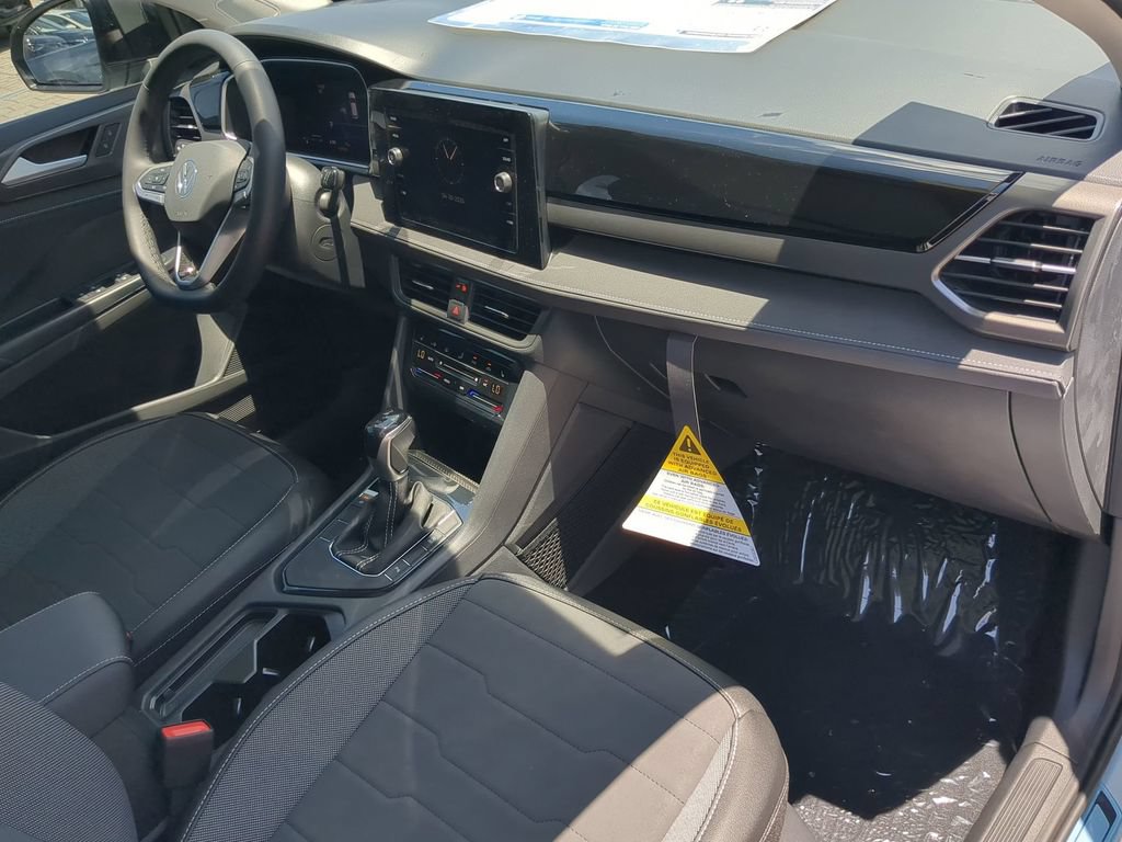 New 2026 Volkswagen Taos SE FWD image 11