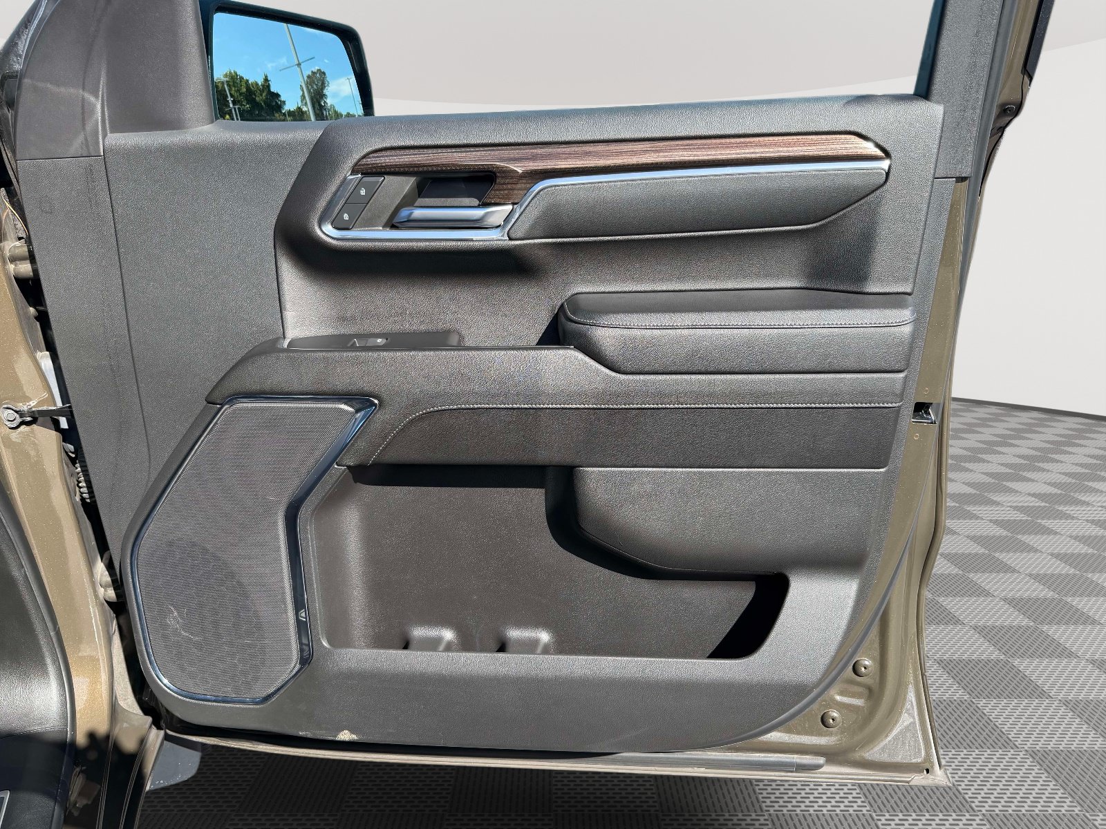 Used 2023 Chevrolet Silverado 1500 LT AWD/4WD image 30