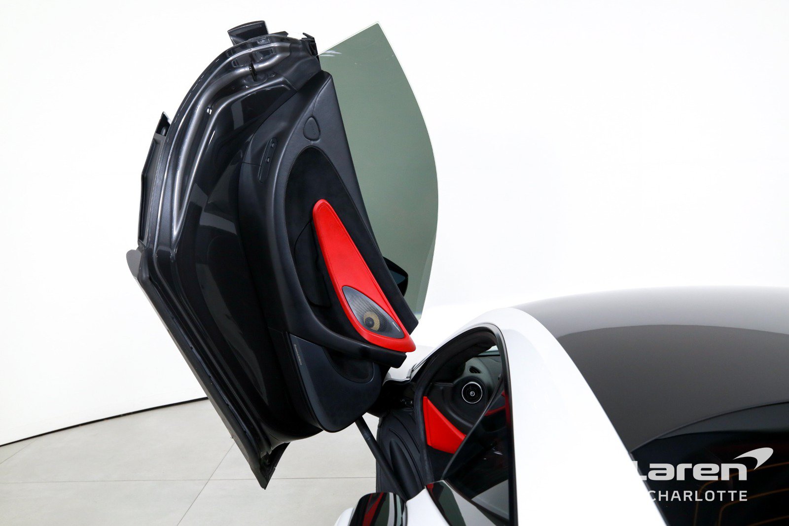 Used 2017 McLaren 570S Coupe RWD image 11