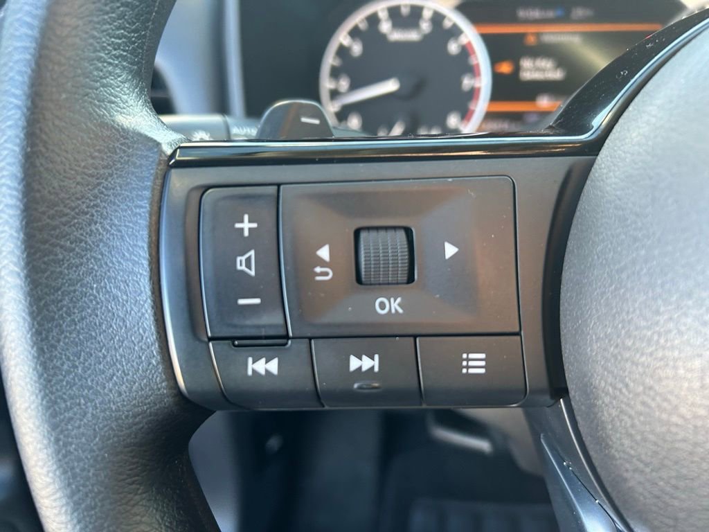 Used 2022 Nissan Rogue SV image 13