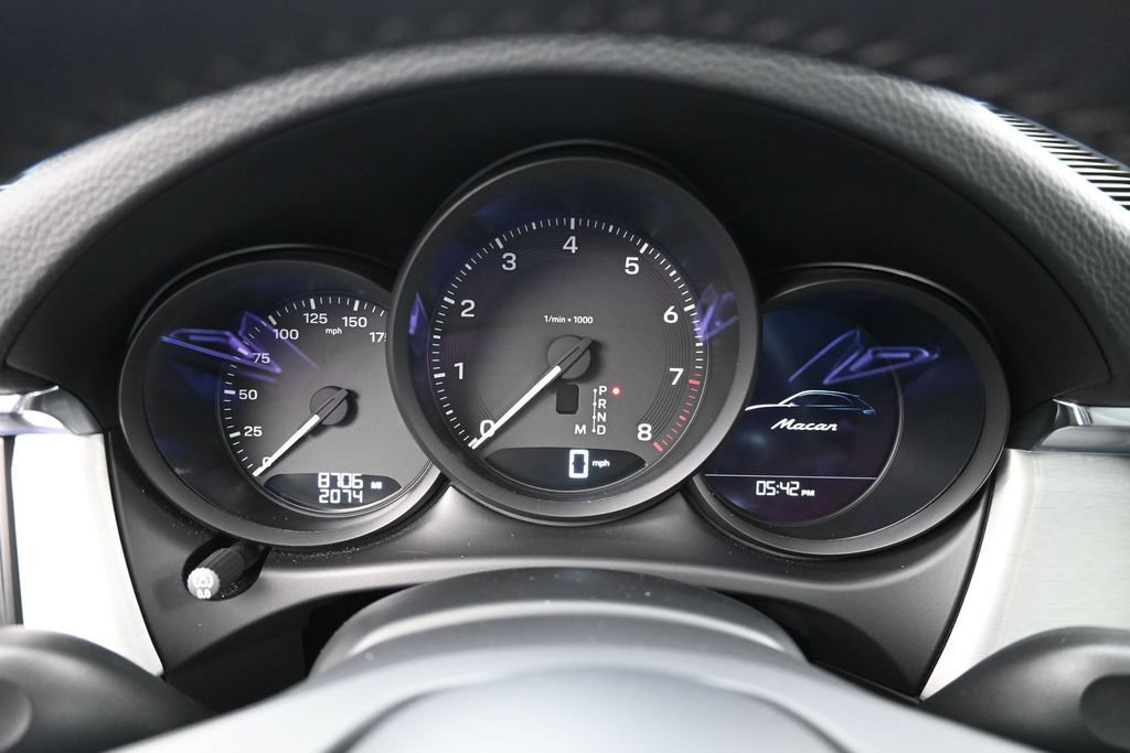 Certified 2026 Porsche Macan AWD/4WD image 19