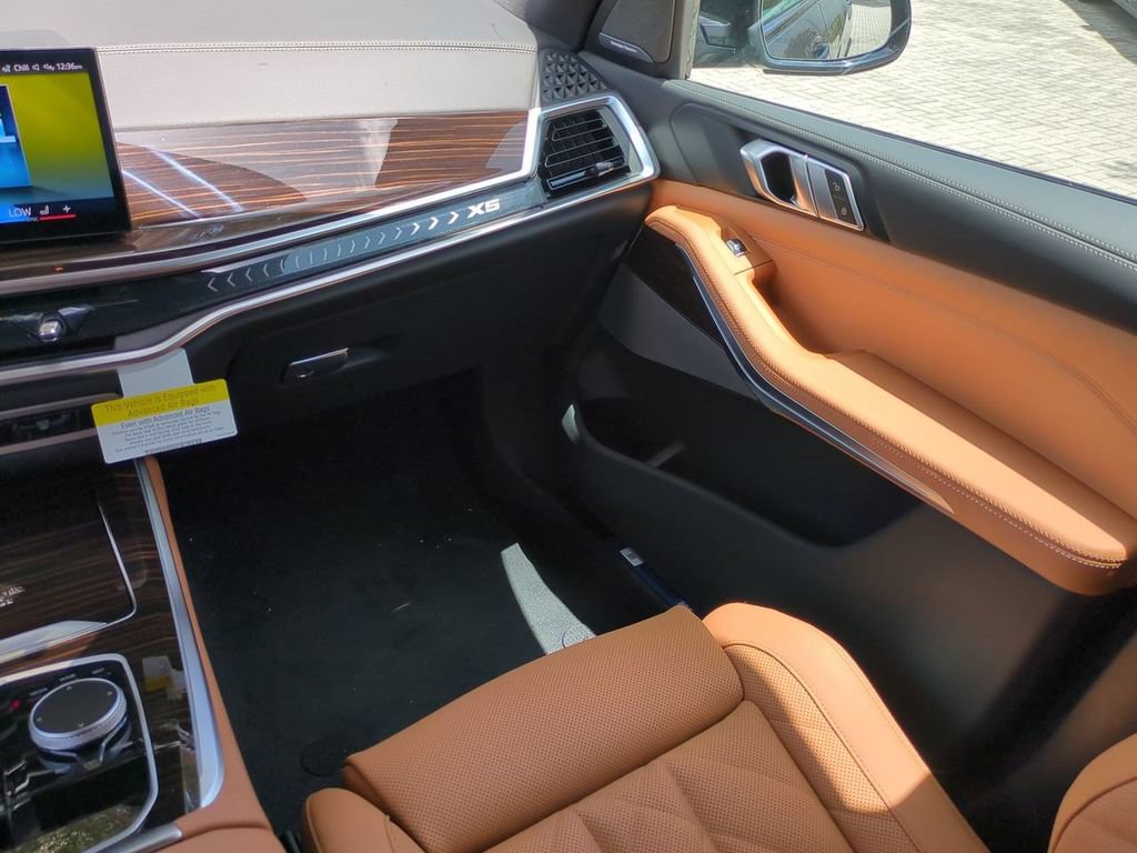 New 2026 BMW X5 xDrive40i w/ M Sport Package AWD/4WD image 17