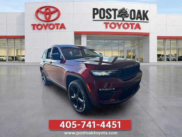 Used 2025 Jeep Grand Cherokee Limited w/ Black Appearance Package AWD/4WD image 4