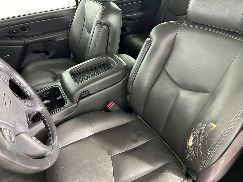 Used 2004 Chevrolet Avalanche Z71 w/ Sun And Sound Package AWD/4WD image 17