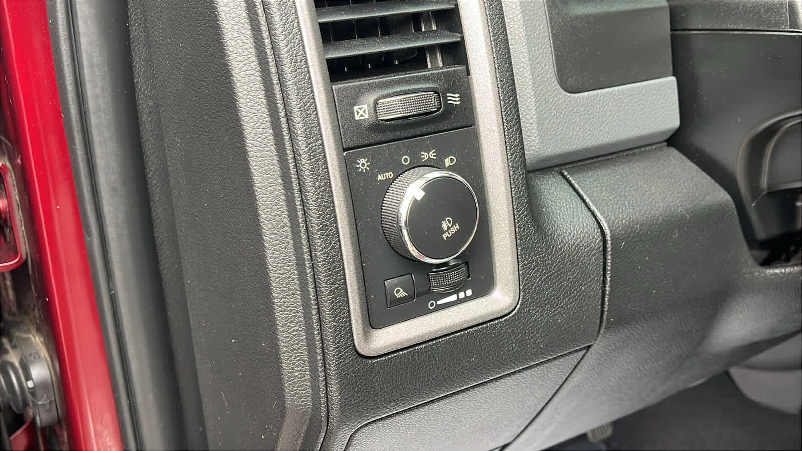 Used 2017 RAM 1500 Express image 21