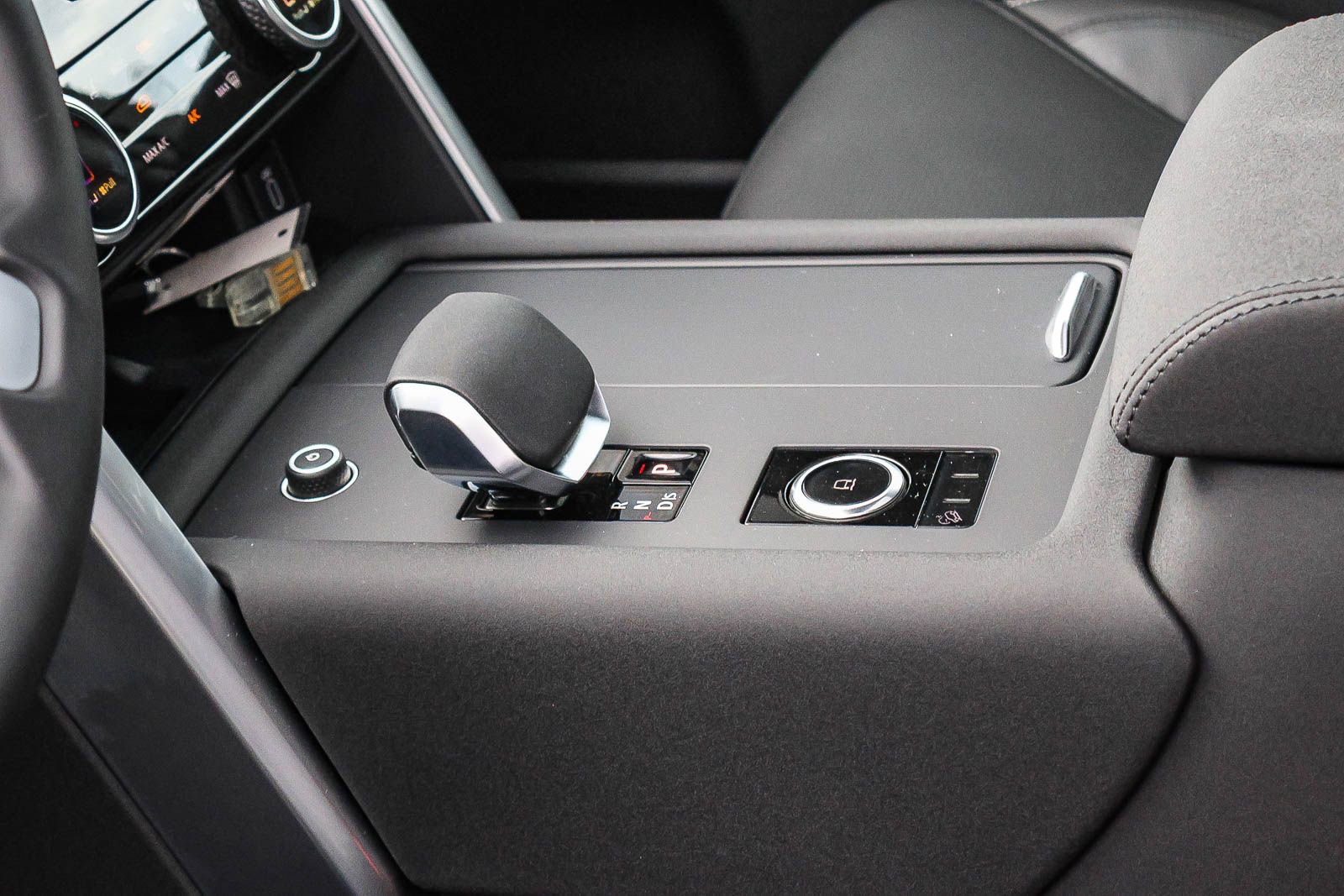 New 2026 Land Rover Discovery S image 30