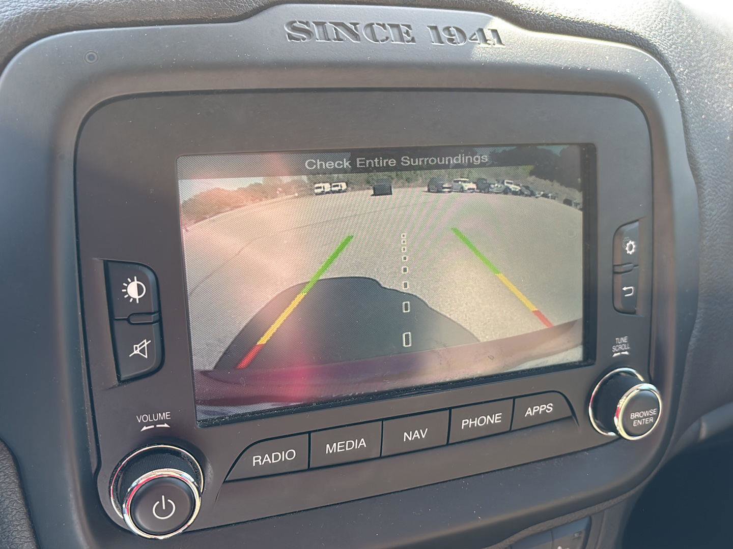 Used 2017 Jeep Renegade Latitude FWD image 12