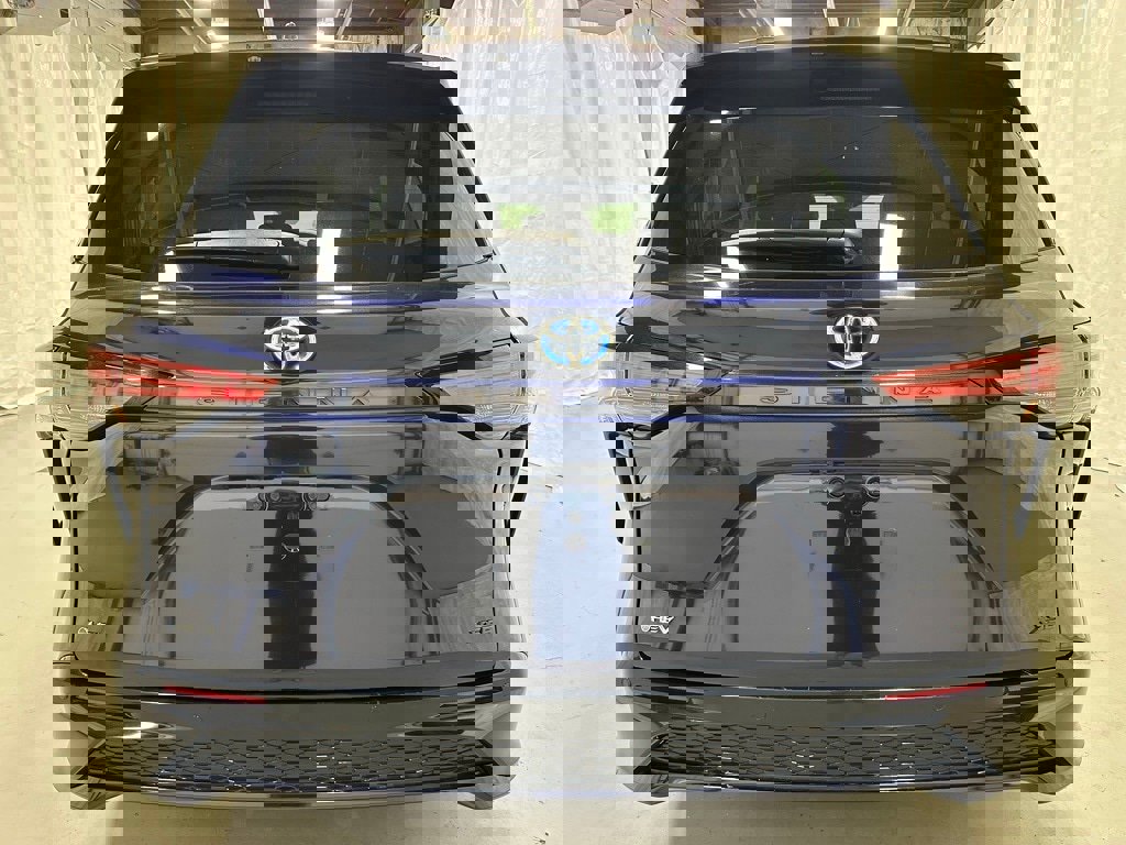 Used 2025 Toyota Sienna XSE image 6