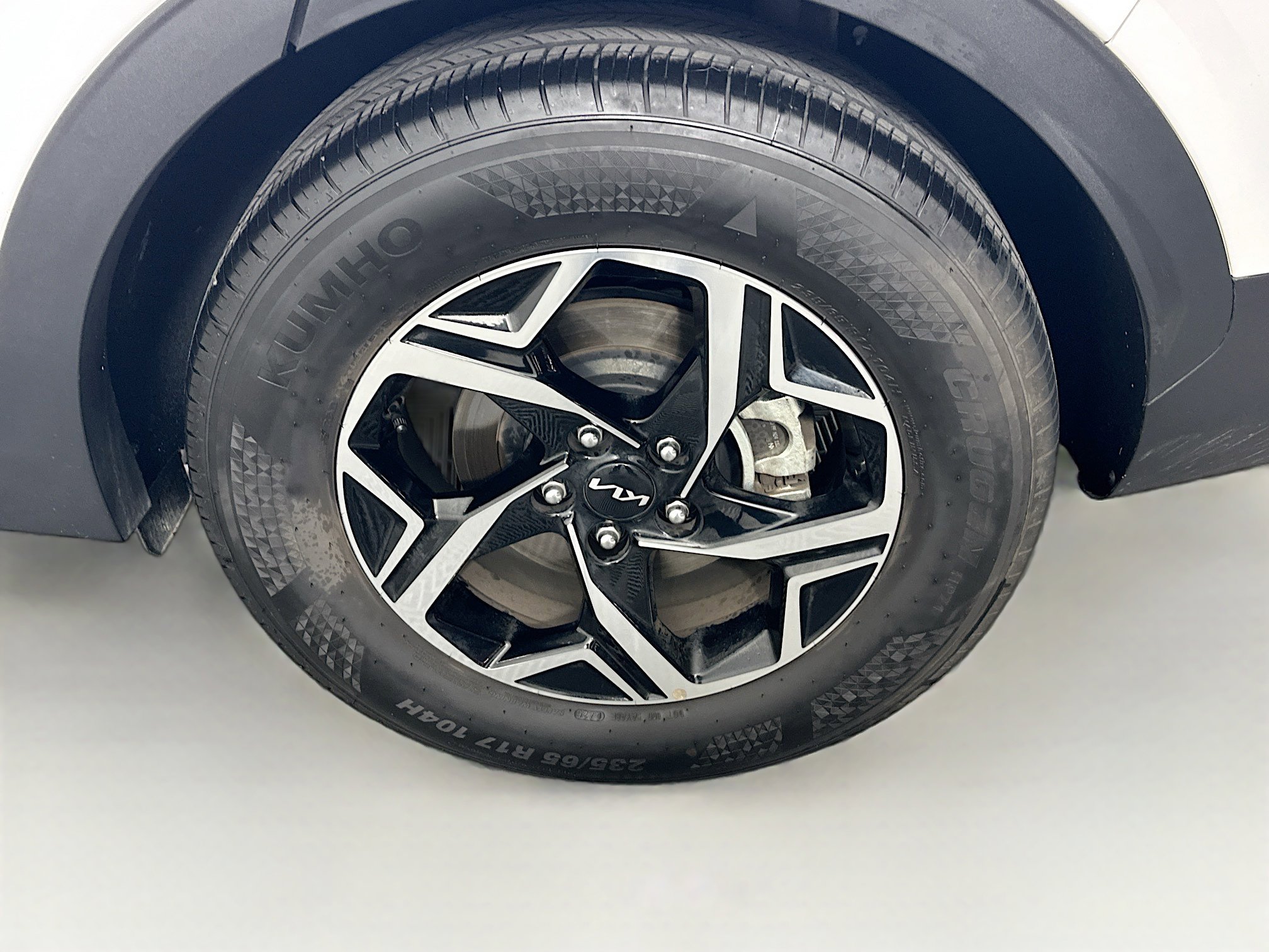 Used 2025 Kia Sportage LX image 11